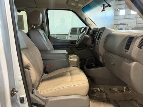 Used 2018 Nissan NV 3500 SL RWD image 13
