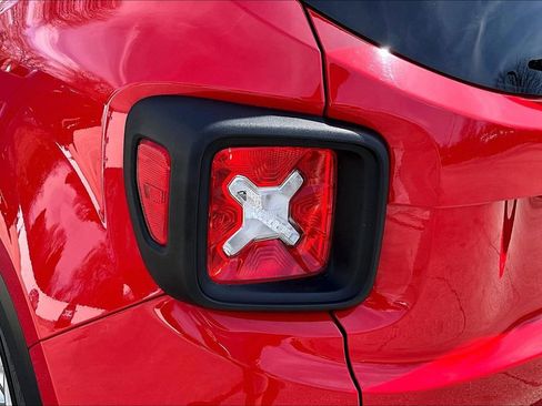 Used 2018 Jeep Renegade Latitude image 31