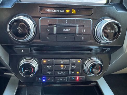 Used 2018 Ford F150 Lariat w/ Equipment Group 502A Luxury image 23