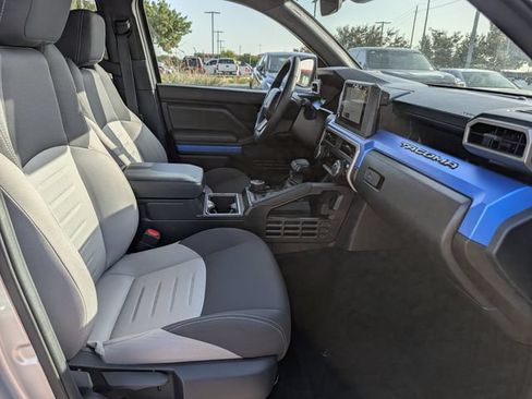 Used 2025 Toyota Tacoma TRD Off-Road AWD/4WD image 29