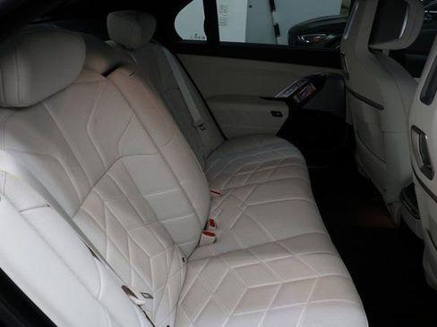 Used 2024 BMW 760i xDrive w/ Executive Package AWD/4WD image 81