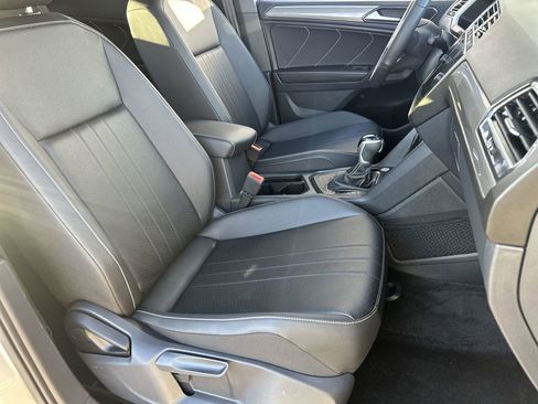 Certified 2024 Volkswagen Tiguan SE R-Line image 8
