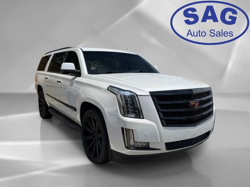 Used 2016 Cadillac Escalade ESV Luxury RWD image 2