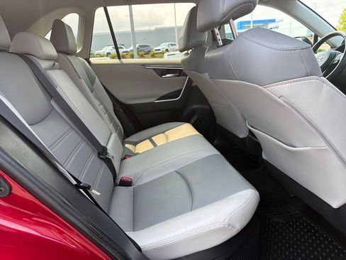 Used 2019 Toyota RAV4 Limited AWD/4WD image 25