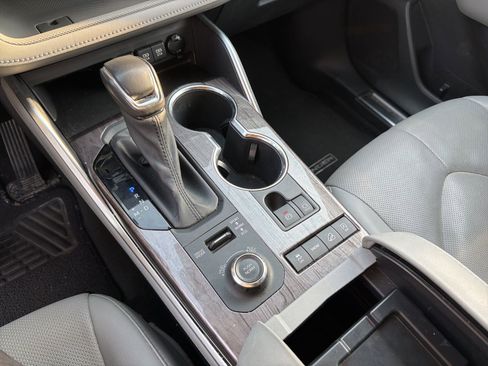 Used 2021 Toyota Highlander Platinum image 18