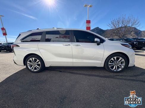 Used 2024 Toyota Sienna Platinum image 10