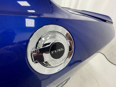 Used 2018 Dodge Challenger R/T RWD image 9