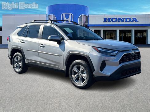 Used 2024 Toyota RAV4 XLE image 9