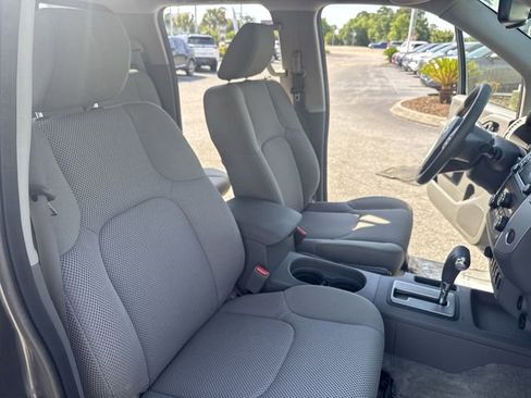 Used 2018 Nissan Frontier SV w/ Value Truck Package AWD/4WD image 10