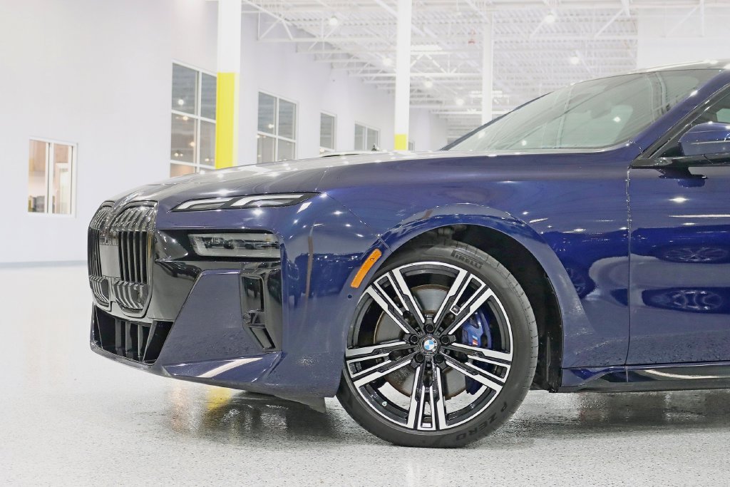 Used 2023 BMW 760i xDrive w/ Luxury Rear Seating Package AWD/4WD image 2