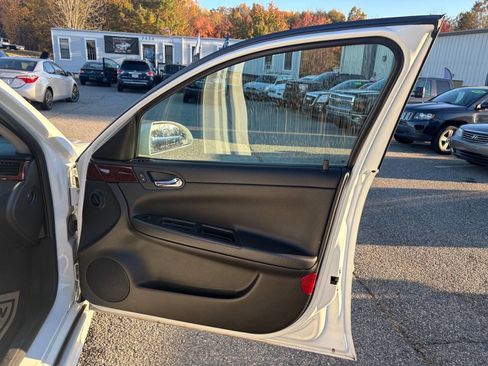 Used 2011 Chevrolet Impala LT image 10