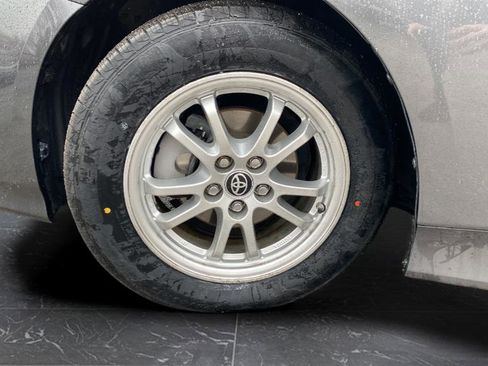 Used 2017 Toyota Prius Prime Premium w/ Carpet Mat Package image 34