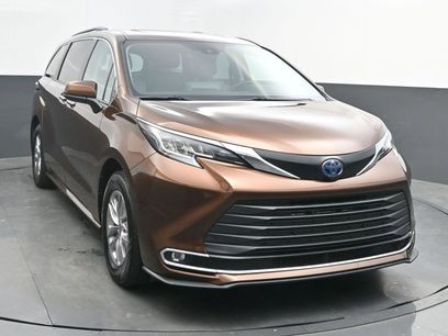 Used 2022 Toyota Sienna XLE
