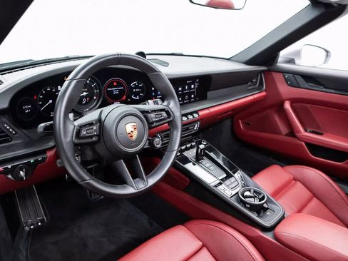 Certified 2024 Porsche 911 Carrera 4 image 4