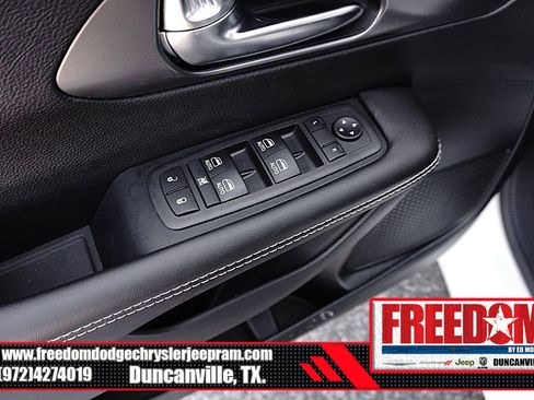 New 2026 Chrysler Pacifica Select image 39