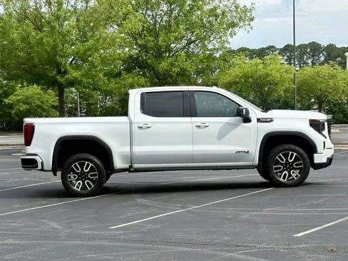 Used 2024 GMC Sierra 1500 AT4 w/ Technology Package AWD/4WD image 9