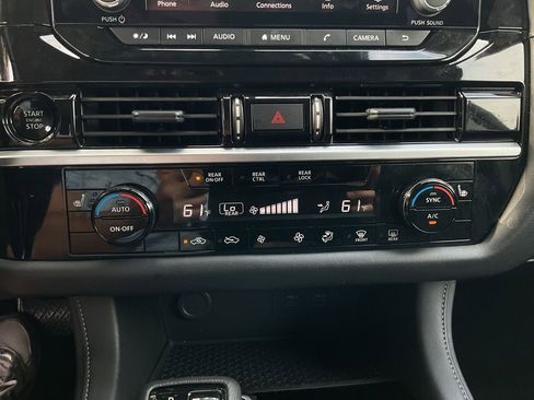 Used 2025 Nissan Pathfinder SV FWD image 26