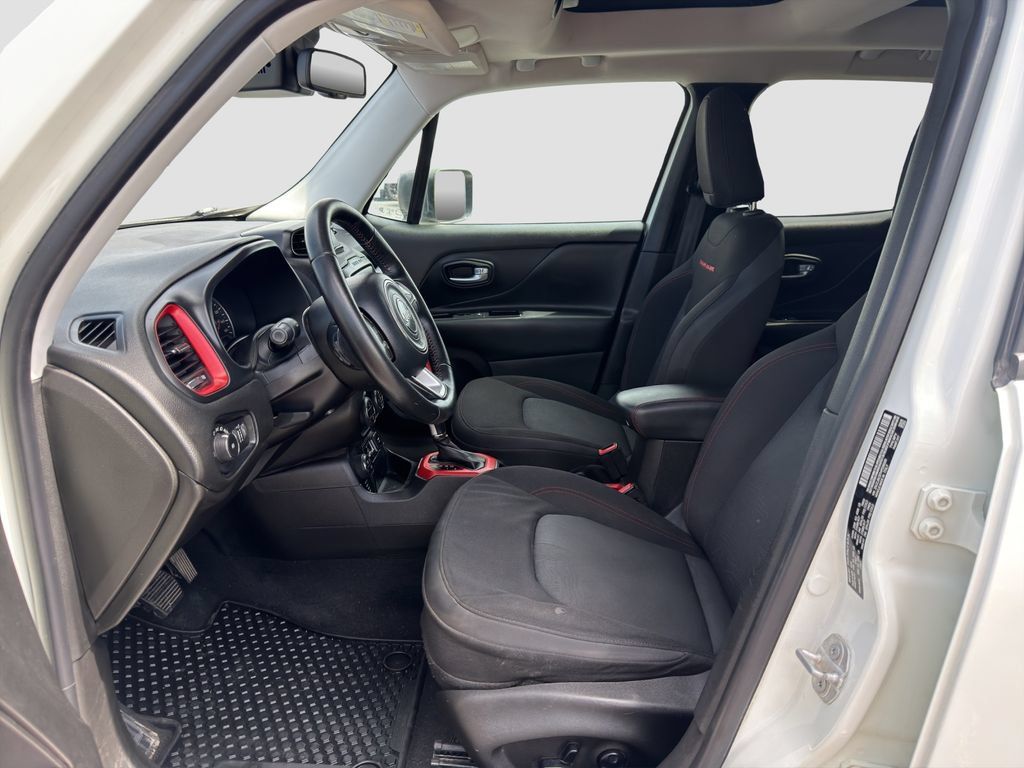 Used 2017 Jeep Renegade Trailhawk AWD/4WD image 9