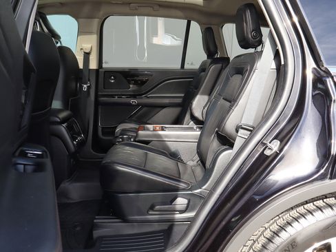 Used 2020 Lincoln Aviator Reserve w/ Equipment Group 201A image 8