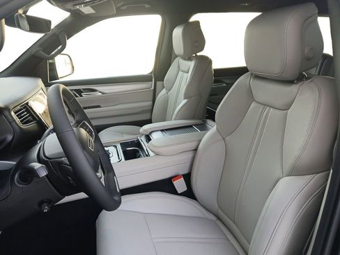 New 2026 Jeep Grand Wagoneer L 2WD image 19