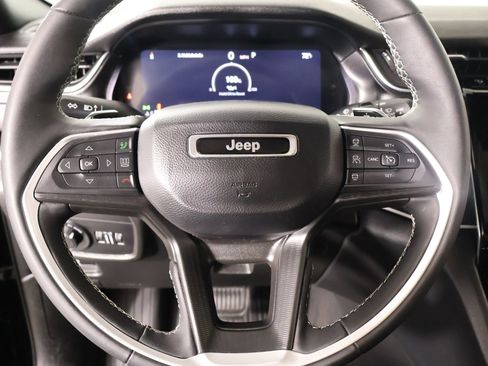 Used 2024 Jeep Grand Cherokee Altitude AWD/4WD image 3