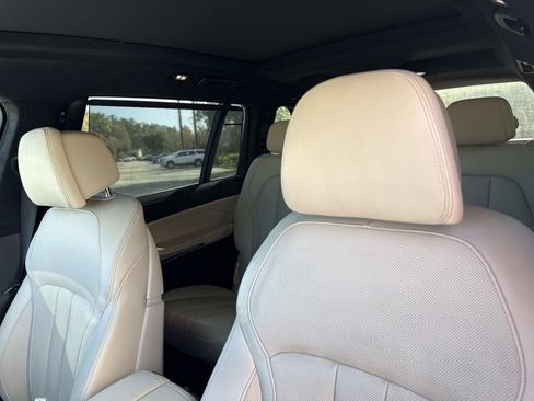 Used 2021 BMW X7 xDrive40i w/ Premium Package image 23