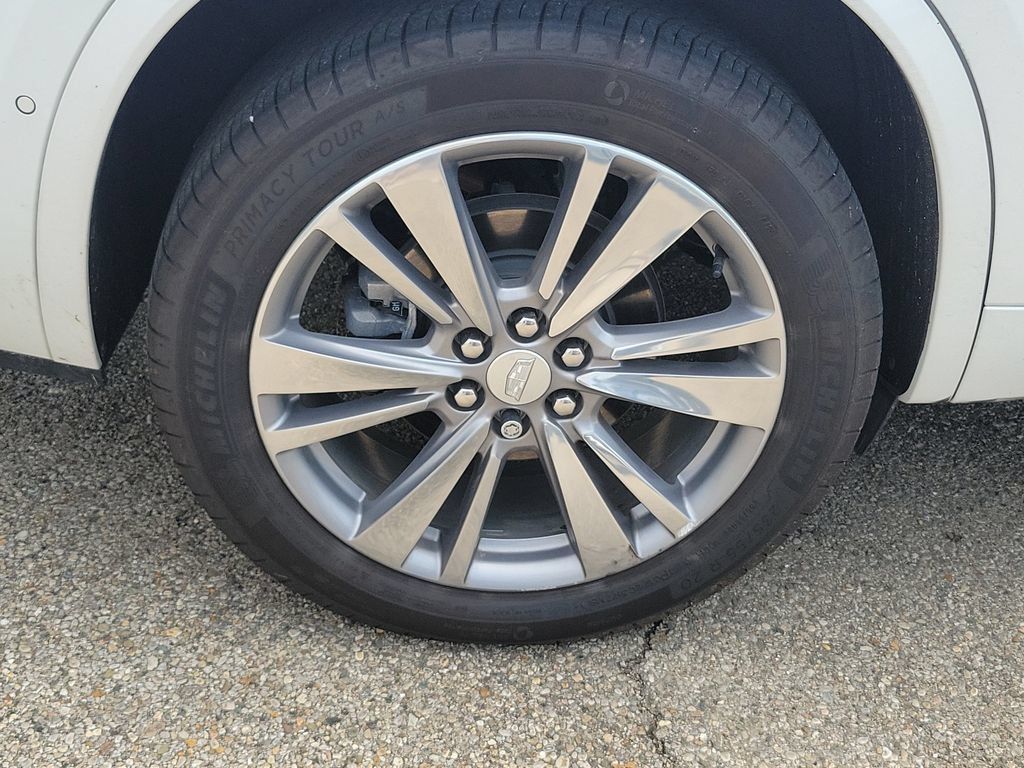 Used 2025 Cadillac XT6 Premium Luxury w/ Technology Package AWD/4WD image 5