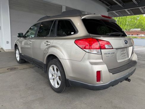 Used 2014 Subaru Outback 2.5i Premium AWD/4WD image 5