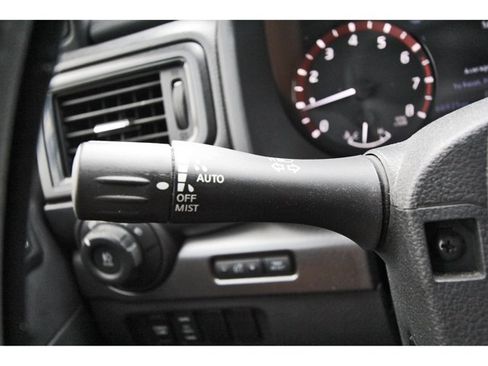 Used 2020 Nissan Titan PRO-4X w/ Pro-4x Convenience Package AWD/4WD image 17