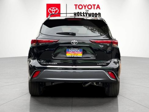 New 2025 Toyota Highlander Limited image 5