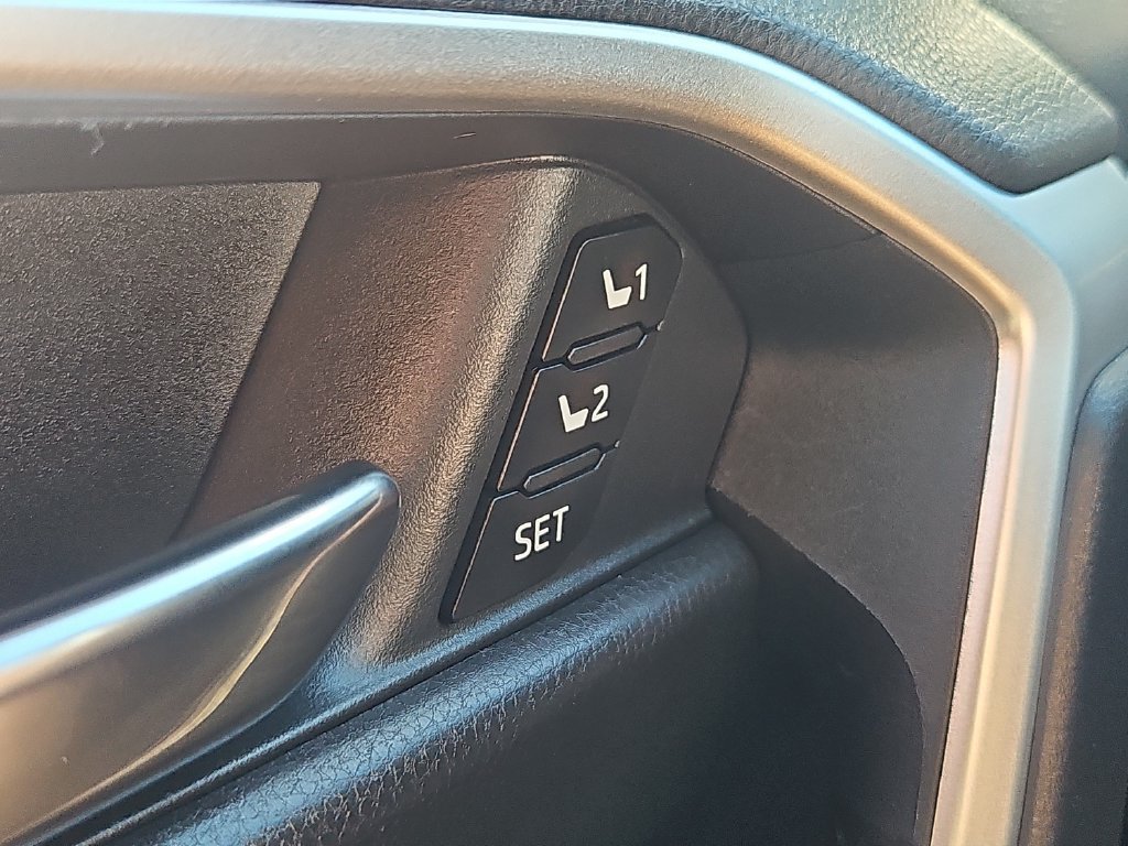 Used 2020 Toyota RAV4 XLE Premium AWD/4WD image 18
