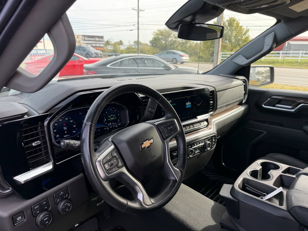 Used 2023 Chevrolet Silverado 1500 LT w/ Z71 Off-Road Package AWD/4WD image 11