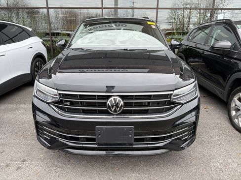 Used 2023 Volkswagen Tiguan SE R-Line image 3