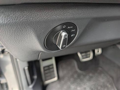 Certified 2025 Volkswagen Jetta Sport FWD image 28