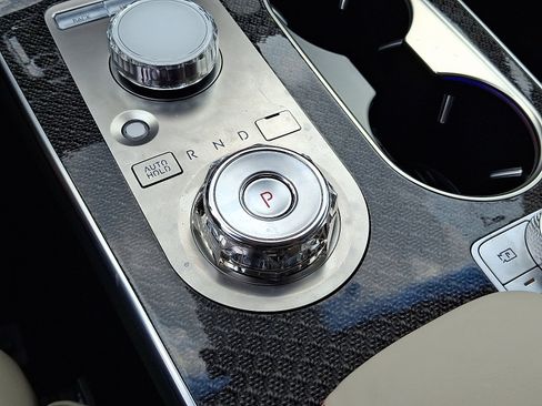 Certified 2025 Genesis GV80 3.5T e-SC image 15