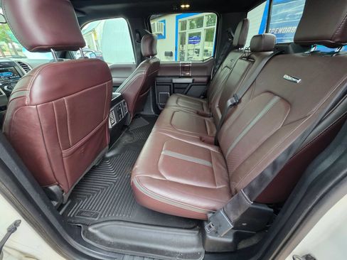 Used 2015 Ford F150 Platinum w/ Equipment Group 701A Luxury AWD/4WD image 9