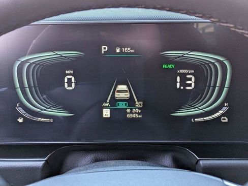 Used 2024 Kia Niro SX Touring FWD image 16