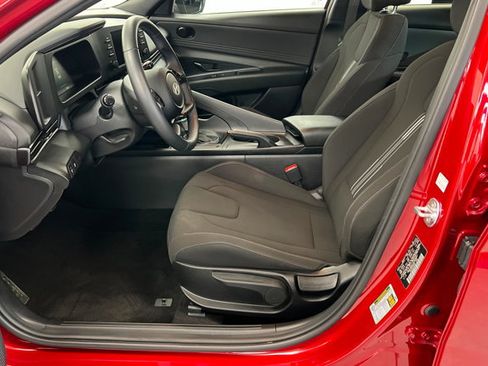 Used 2025 Hyundai Elantra Sport image 17