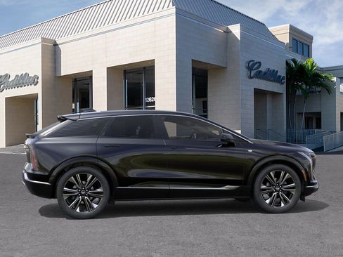 New 2026 Cadillac Optiq Luxury 2 image 5