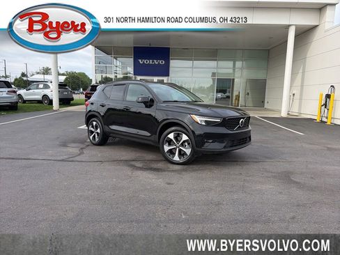 Used 2023 Volvo XC40 B5 Plus w/ Driver Assist Package AWD/4WD image 1