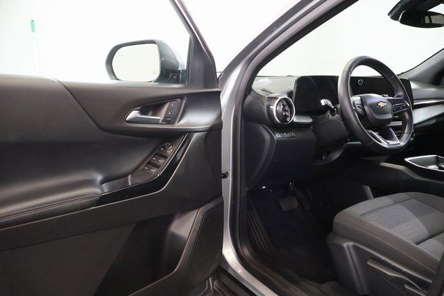 Used 2026 Chevrolet Equinox LT AWD/4WD image 9