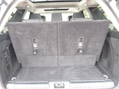 Used 2024 Land Rover Discovery S image 21