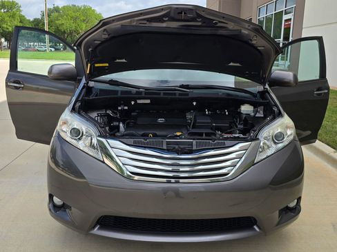Used 2013 Toyota Sienna XLE FWD image 14