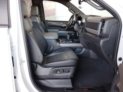 Used 2023 Chevrolet Silverado 1500 ZR2 w/ Technology Package AWD/4WD image 12
