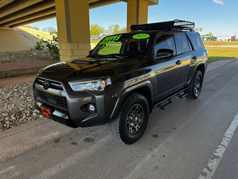 Used 2021 Toyota 4Runner Venture image 7