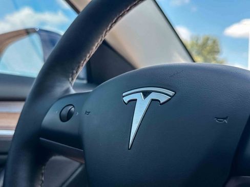 Used 2022 Tesla Model 3 Long Range AWD/4WD image 29