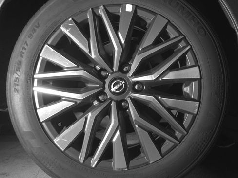 Used 2025 Nissan Altima 2.5 SV FWD image 14