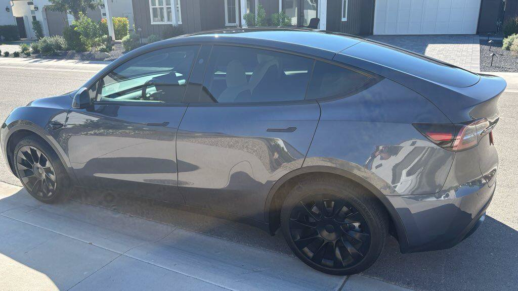 Used 2023 Tesla Model Y 2WD image 2