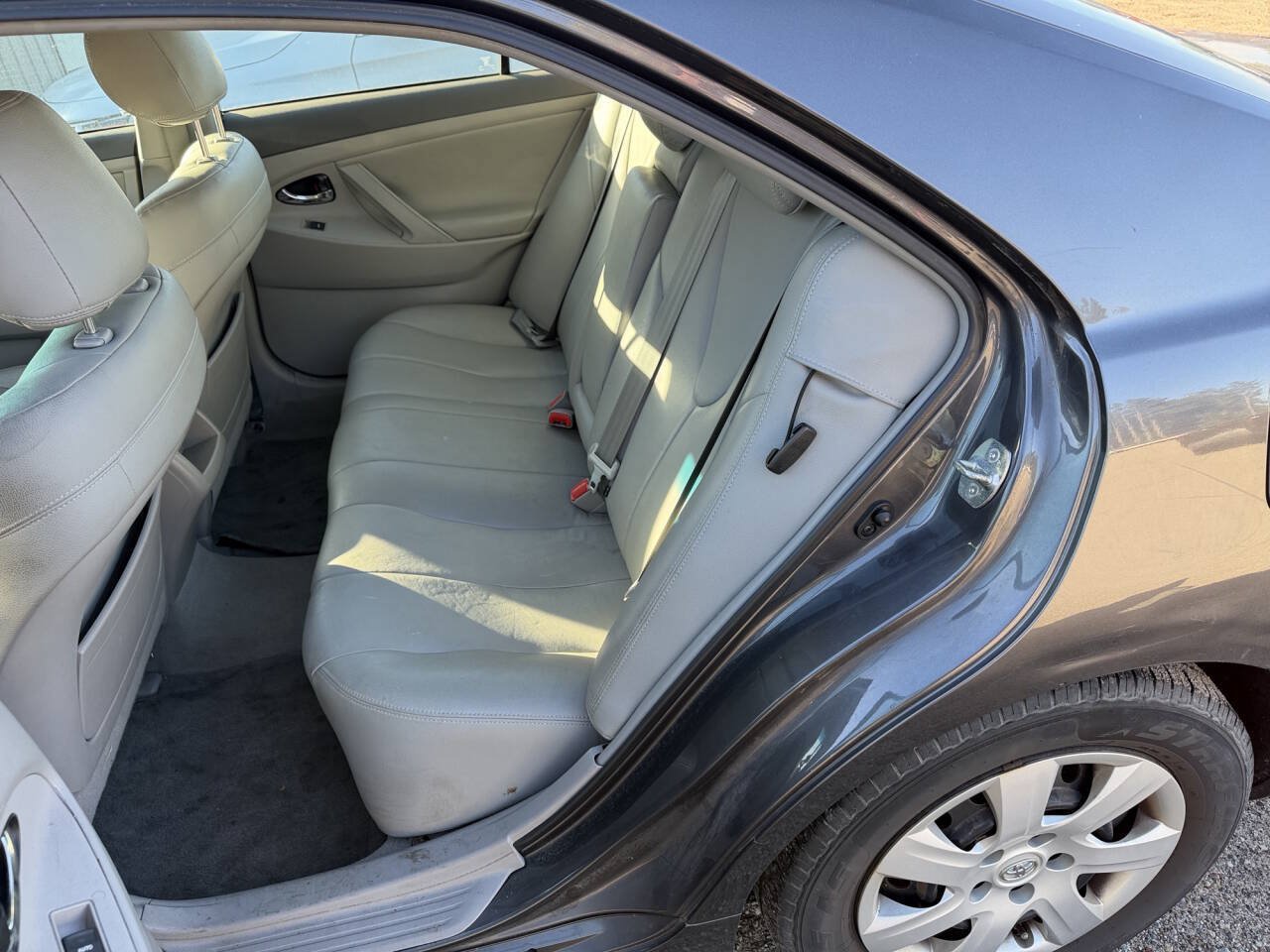Used 2011 Toyota Camry LE FWD image 21