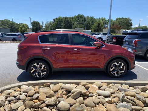 Used 2021 Kia Sportage EX w/ EX Technology Package FWD image 8